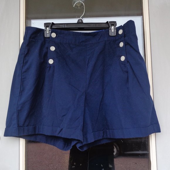 NWT High rise cuffed short - Picture 2 of 9